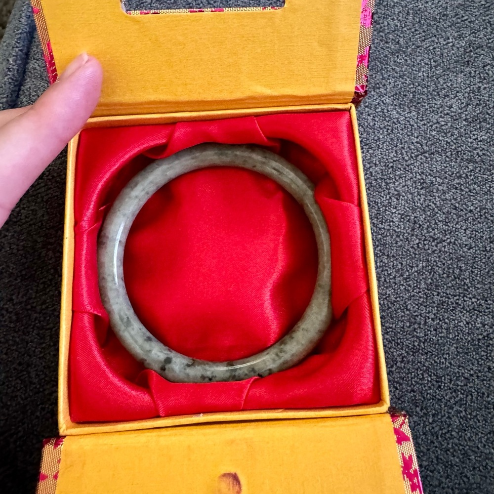 Green jadeite bangle - Picture 4 of 4